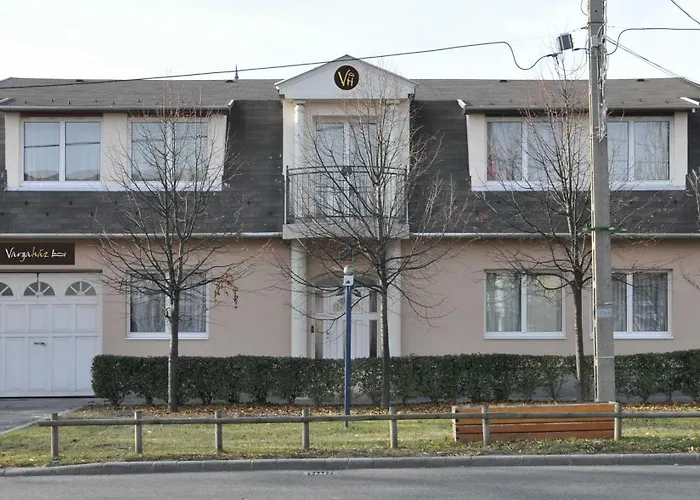 Bed & Breakfast Varga-haz Panzio 3*
